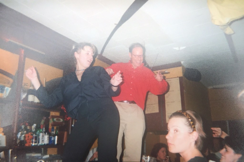 Fon Perdu en dansen op de toog